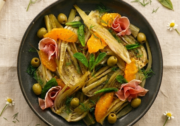 Salade de Fenouil et orange, olive kalamata et aneth au jambon sec
