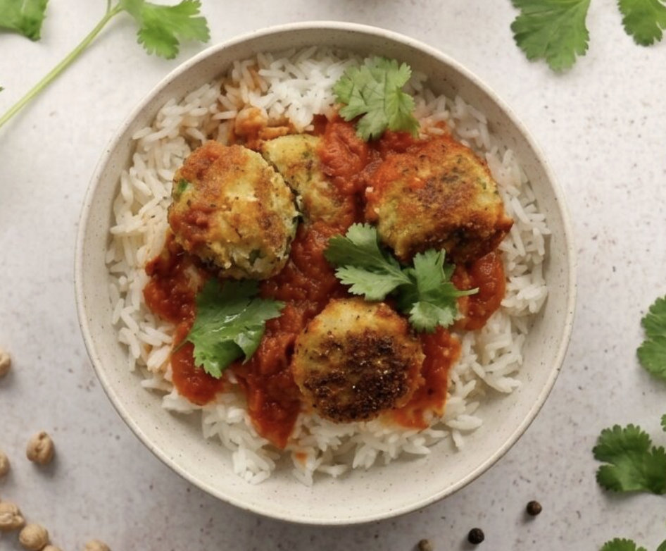 Croquettes de poisson, riz et sauce tomate